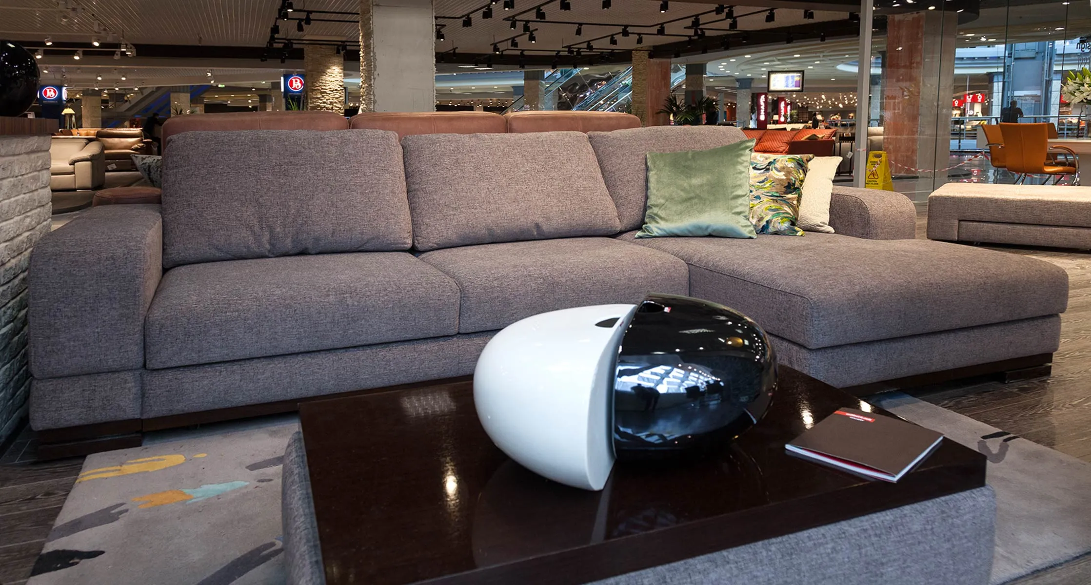 Divine_5_M&Z_Monreal