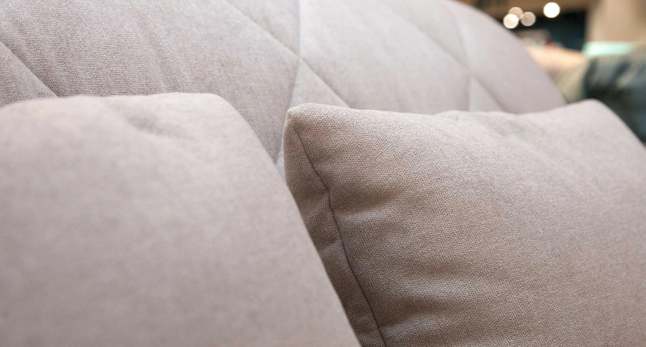 Miss_32_Sofa_sleep_Edison