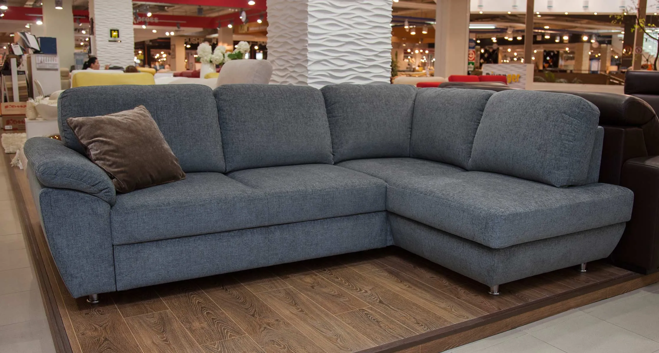 Divine_40_Divanger_Foster_(1)