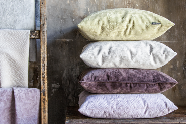 Время выставлять диваны в Bentley!