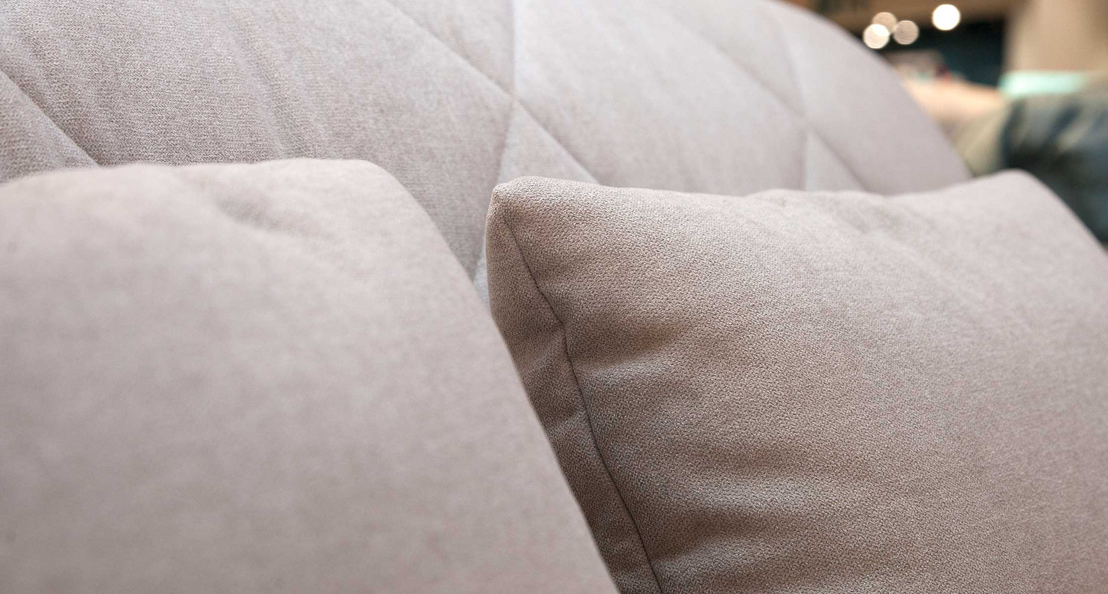 Miss_32_Sofa_sleep_Edison